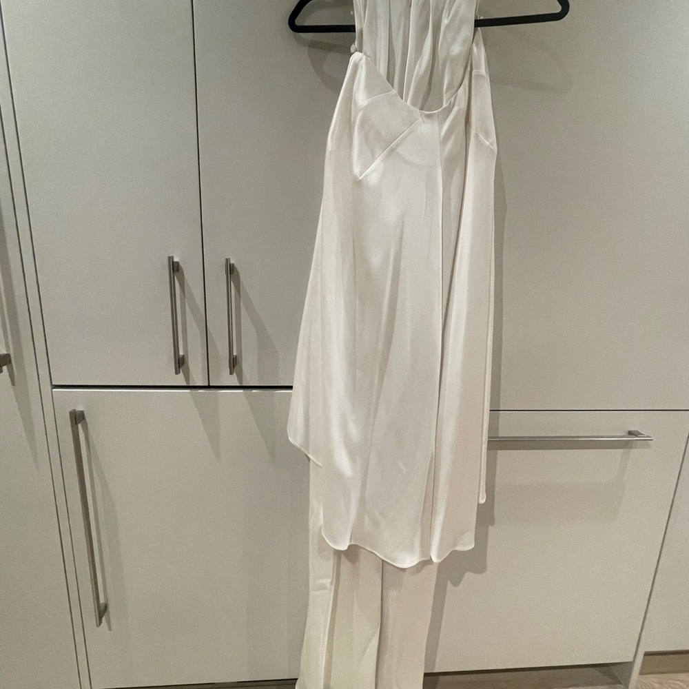 White gown - Picture 6 of 9